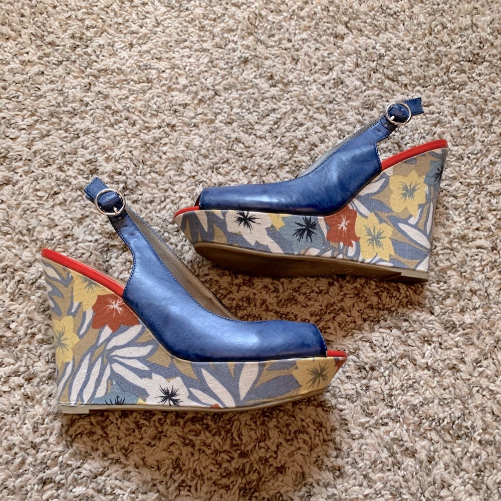 Guess Spring Heels - Picture 2 of 8